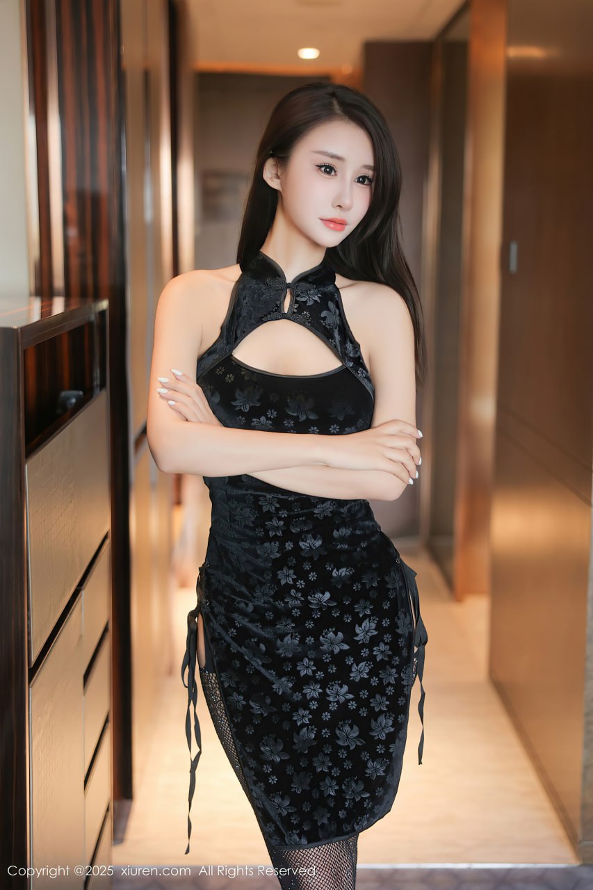 XIUREN秀人网 NO.9990 艺艺yiyi